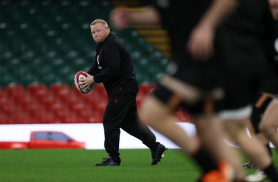 281125 - Wales Rugby Captains Run ahead of their game against South Africa - Keiron Assiratti during training