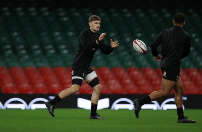 281125 - Wales Rugby Captains Run ahead of their game against South Africa - Alex Mann during training