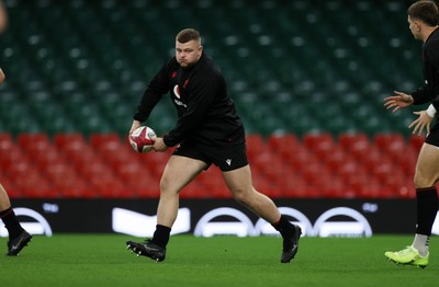 281125 - Wales Rugby Captains Run ahead of their game against South Africa - Danny Southworth during training