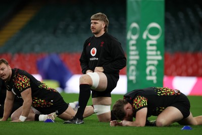 281125 - Wales Rugby Captains Run ahead of their game against South Africa - Aaron Wainwright during training