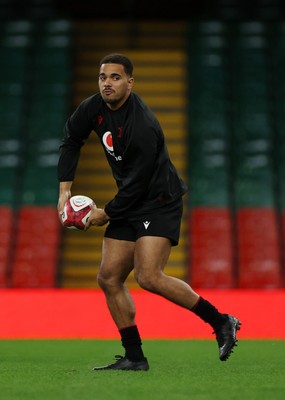 281125 - Wales Rugby Captains Run ahead of their game against South Africa - Ben Thomas during training