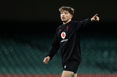 281125 - Wales Rugby Captains Run ahead of their game against South Africa - Dan Edwards during training