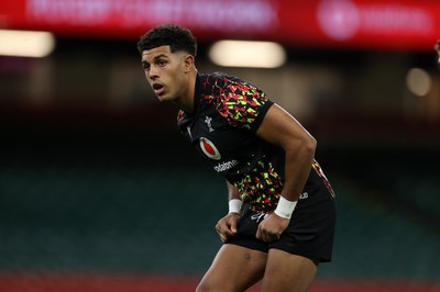 281125 - Wales Rugby Captains Run ahead of their game against South Africa - Rio Dyer during training