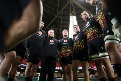 281125 - Wales Rugby Captains Run ahead of their game against South Africa - Dewi Lake in the team huddle