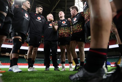 281125 - Wales Rugby Captains Run ahead of their game against South Africa - Dewi Lake in the team huddle