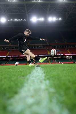 281125 - Wales Rugby Captains Run ahead of their game against South Africa - Dan Edwards during training