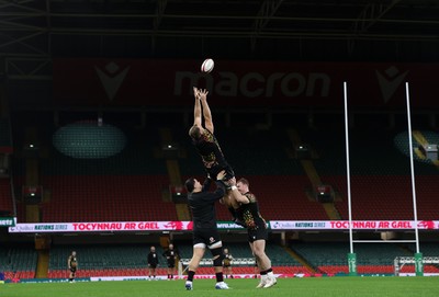 281125 - Wales Rugby Captains Run ahead of their game against South Africa - Ben Carter during training