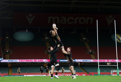281125 - Wales Rugby Captains Run ahead of their game against South Africa - Ben Carter during training