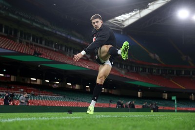 281125 - Wales Rugby Captains Run ahead of their game against South Africa - Joe Hawkins during training