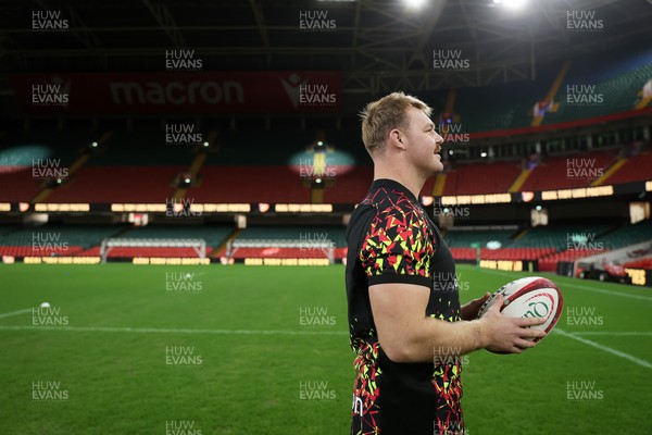 281125 - Wales Rugby Captains Run ahead of their game against South Africa - Dewi Lake during training
