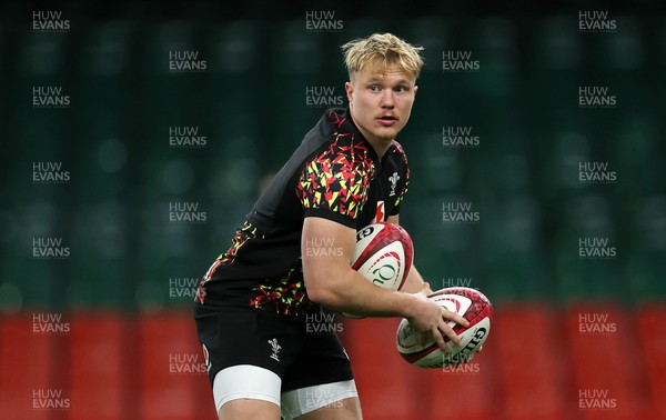 281125 - Wales Rugby Captains Run ahead of their game against South Africa - Blair Murray during training