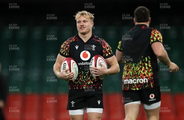 281125 - Wales Rugby Captains Run ahead of their game against South Africa - Blair Murray during training