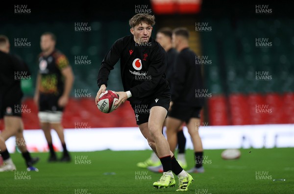 281125 - Wales Rugby Captains Run ahead of their game against South Africa - Dan Edwards during training