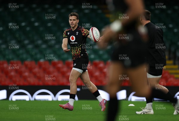 281125 - Wales Rugby Captains Run ahead of their game against South Africa - Kieran Hardy during training
