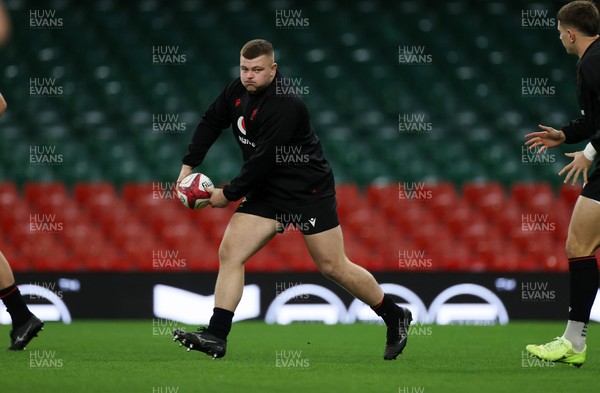 281125 - Wales Rugby Captains Run ahead of their game against South Africa - Danny Southworth during training