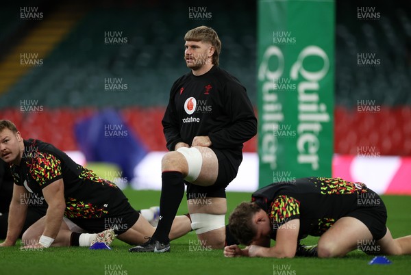 281125 - Wales Rugby Captains Run ahead of their game against South Africa - Aaron Wainwright during training