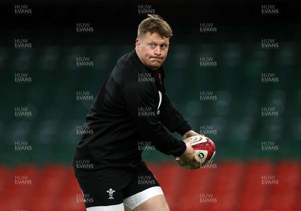 281125 - Wales Rugby Captains Run ahead of their game against South Africa - Evan Lloyd during training