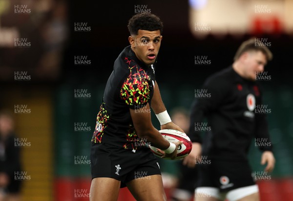 281125 - Wales Rugby Captains Run ahead of their game against South Africa - Rio Dyer during training