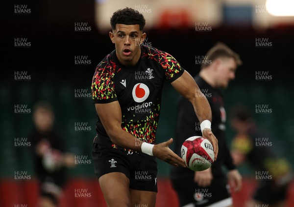 281125 - Wales Rugby Captains Run ahead of their game against South Africa - Rio Dyer during training