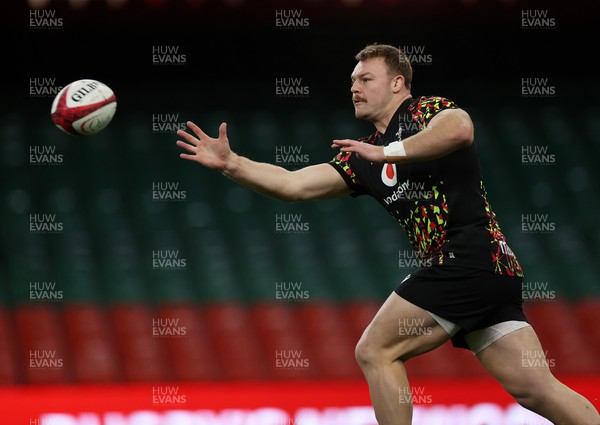 281125 - Wales Rugby Captains Run ahead of their game against South Africa - Dewi Lake during training
