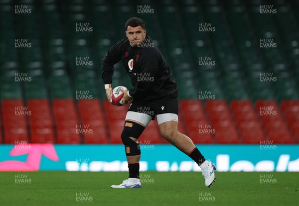281125 - Wales Rugby Captains Run ahead of their game against South Africa - Christian Coleman during training