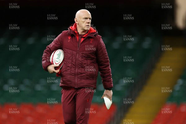 281125 - Wales Rugby Captains Run ahead of their game against South Africa - Steve Tandy, Head Coach during training
