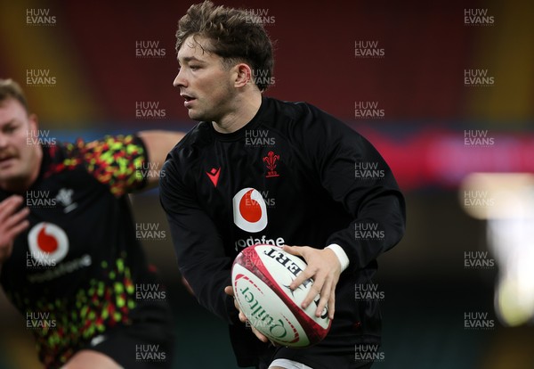 281125 - Wales Rugby Captains Run ahead of their game against South Africa - Dan Edwards during training
