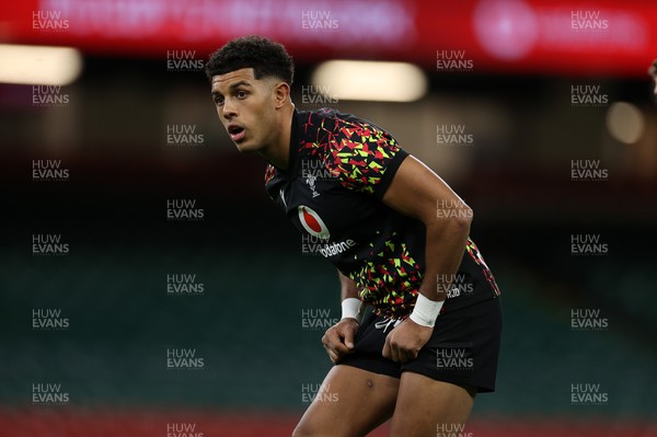 281125 - Wales Rugby Captains Run ahead of their game against South Africa - Rio Dyer during training