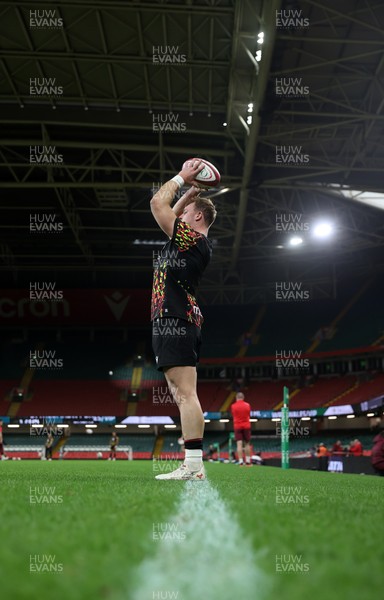 281125 - Wales Rugby Captains Run ahead of their game against South Africa - Dewi Lake during training