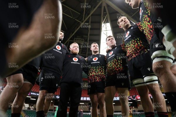 281125 - Wales Rugby Captains Run ahead of their game against South Africa - Dewi Lake in the team huddle