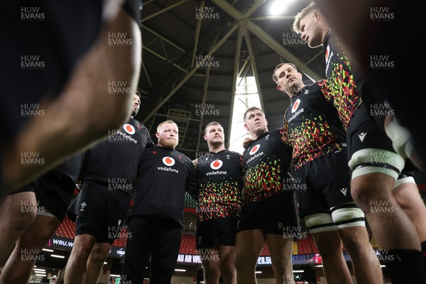 281125 - Wales Rugby Captains Run ahead of their game against South Africa - Dewi Lake in the team huddle