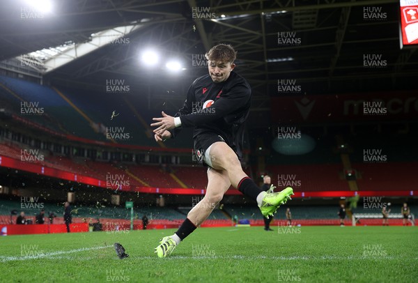 281125 - Wales Rugby Captains Run ahead of their game against South Africa - Dan Edwards during training