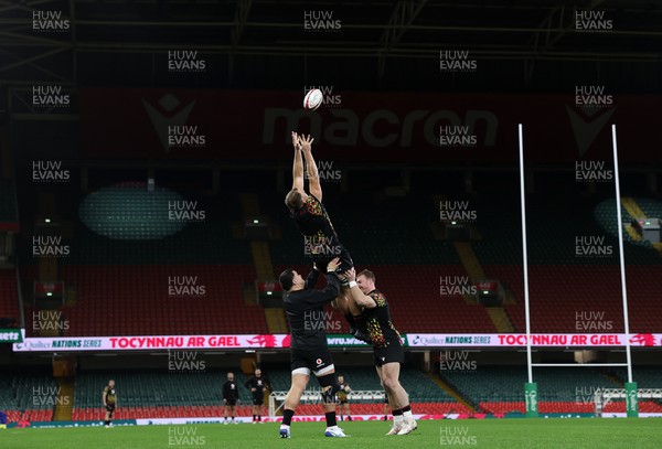 281125 - Wales Rugby Captains Run ahead of their game against South Africa - Ben Carter during training