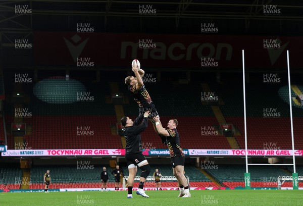 281125 - Wales Rugby Captains Run ahead of their game against South Africa - Ben Carter during training