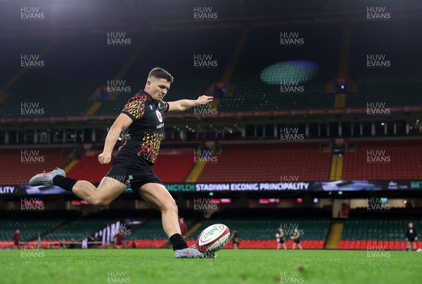 281125 - Wales Rugby Captains Run ahead of their game against South Africa - Callum Sheedy during training