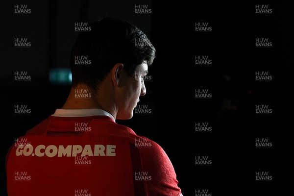 260126 - Wales Rugby First Day in Camp - Louis Rees-Zamit