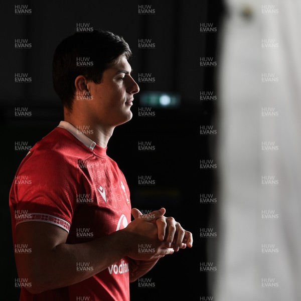 260126 - Wales Rugby First Day in Camp - Louis Rees-Zamit