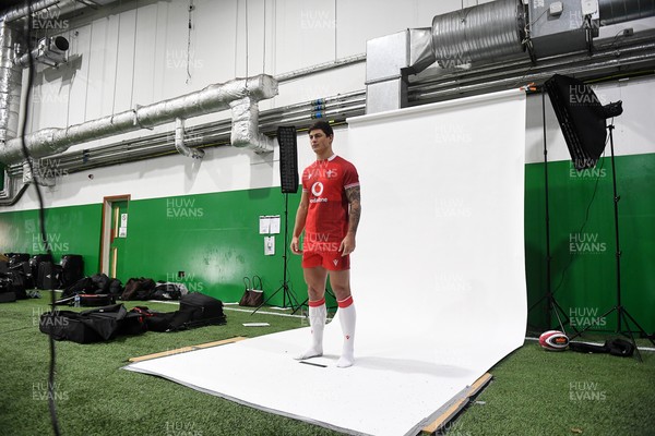 260126 - Wales Rugby First Day in Camp - Louis Rees-Zamit