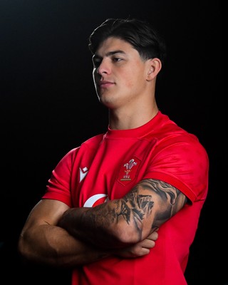 261026 - First Day Of Wales Camp BTS - Louis Rees-Zammit