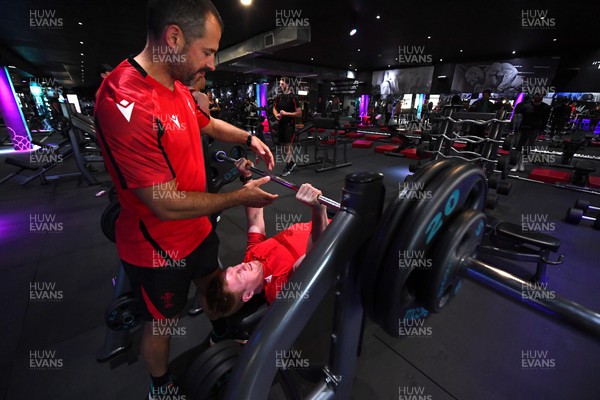 050722 - Wales Rugby Gym Session - John Miles and Rhys Patchell during a weights session