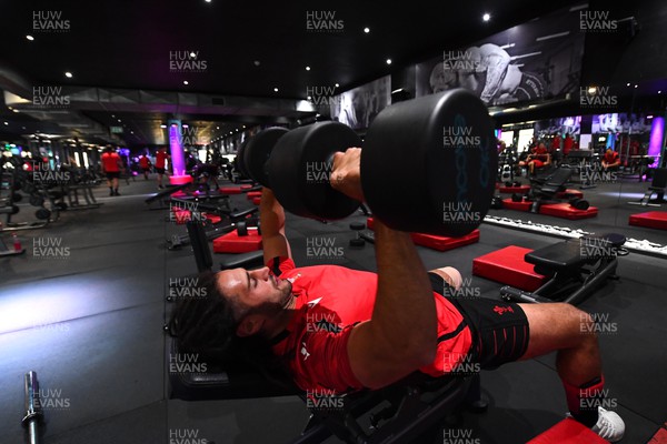 050722 - Wales Rugby Gym Session - Josh Navidi during a weights session