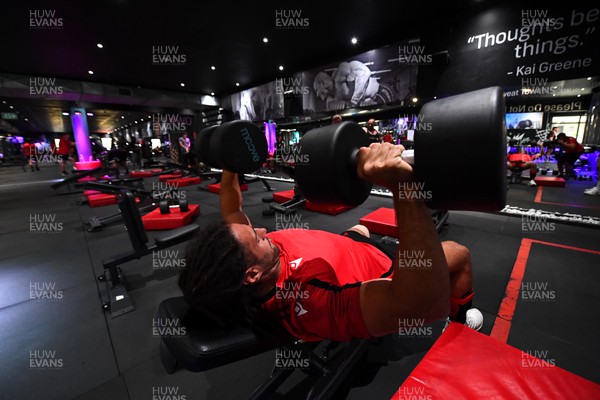 050722 - Wales Rugby Gym Session - Josh Navidi during a weights session