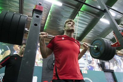 270622 - Wales Rugby Training - Will Rowlands during a weights session