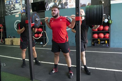 270622 - Wales Rugby Training - Harri O’Connor during a weights session