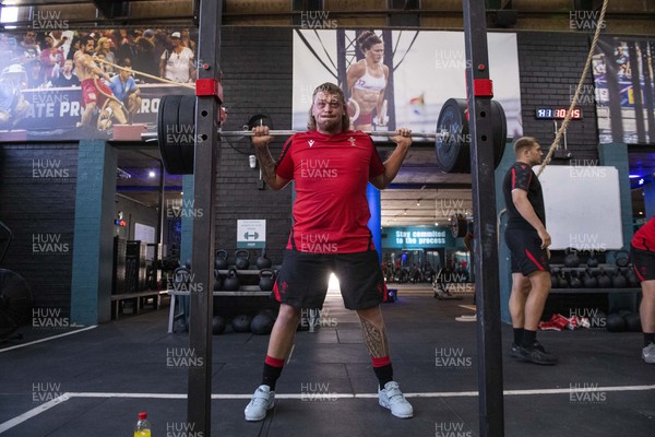 270622 - Wales Rugby Training - Sam Wainwright during a weights session