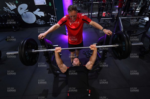 280622 - Wales Rugby Gym Session - John Ashby and Gareth Davies during a weights session