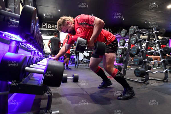 280622 - Wales Rugby Gym Session - Tomas Francis during a weights session