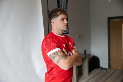090625 - Wales Rugby Squad Portraits - Behind the Scenes - Macs Page