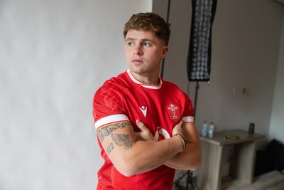 090625 - Wales Rugby Squad Portraits - Behind the Scenes - Macs Page