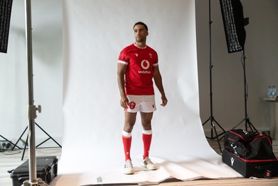 090625 - Wales Rugby Squad Portraits - Behind the Scenes - Keelan Giles